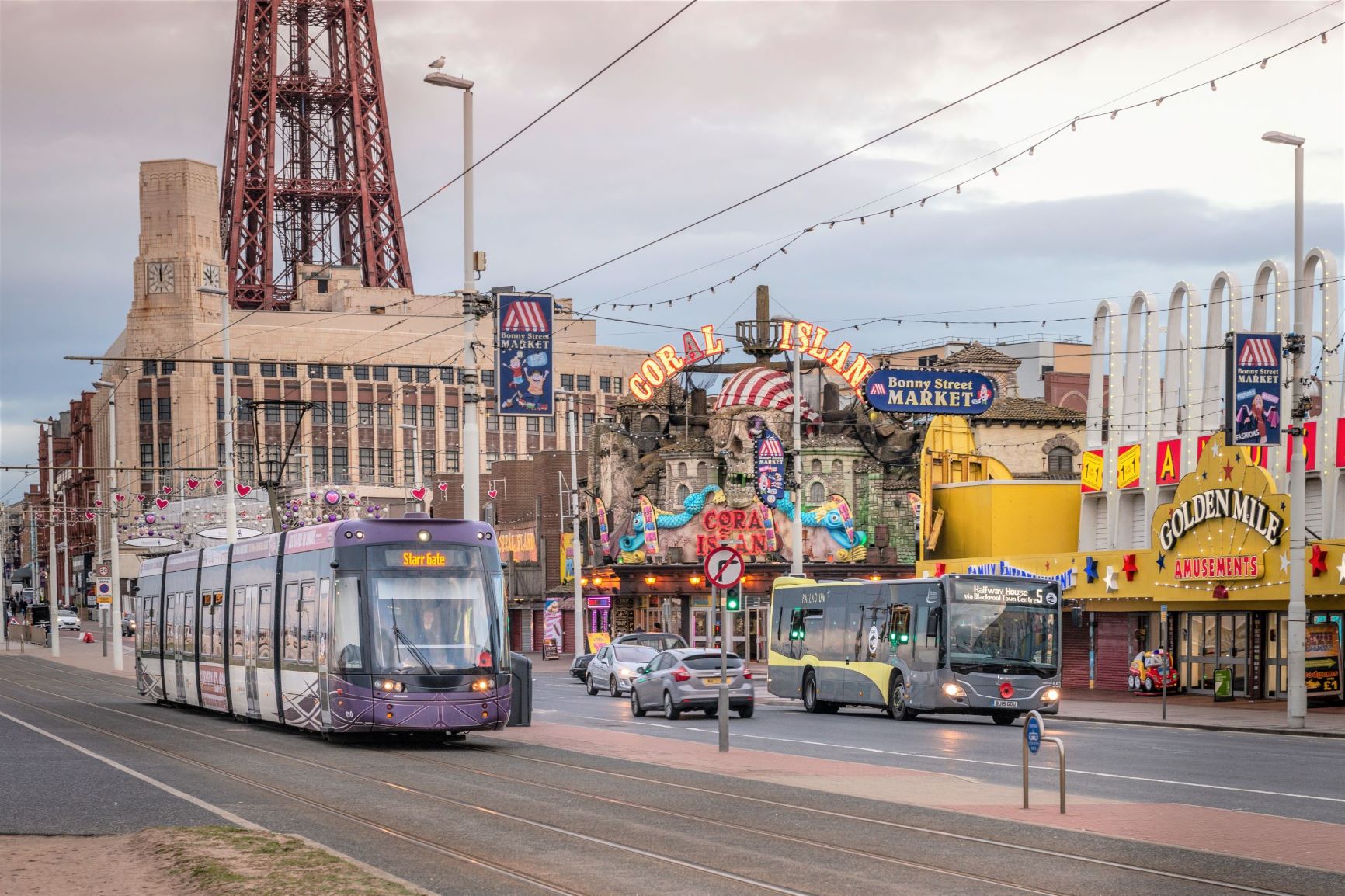 BlackPool Bus and Tram on Blackpool Promenade